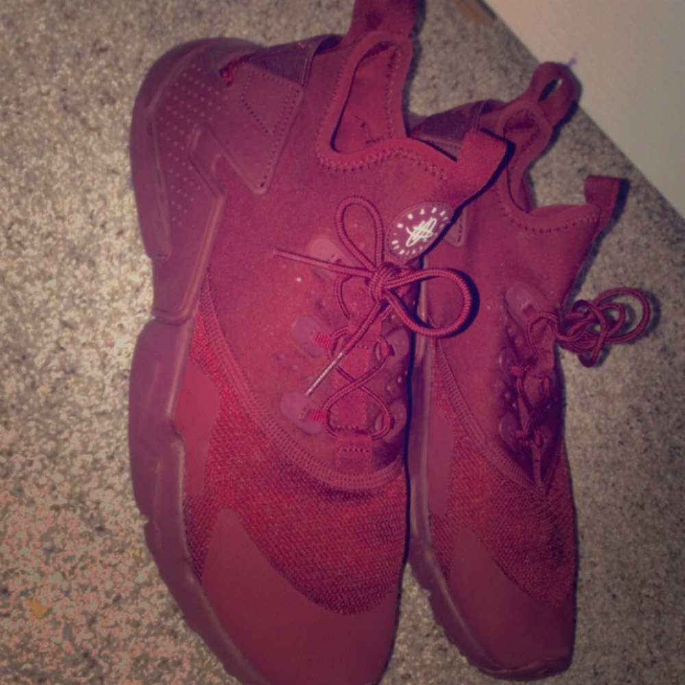 nike air huaraches!!
